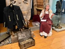 Historische Figur in der Ausstellung zu Geologie und Bergbau des Orlatales im Museum Burg Ranis