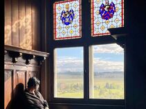 Historische Figur am Fenster der Burg Ranis bei der Veranstaltung „Das Museum erwacht“