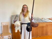 Darstellerin als Drude Ilse aus der Sage der Ilsenhöhle bei „Das Museum erwacht“ auf Burg Ranis