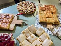 Selbstgebackene Thüringer Kuchenspezialitäten für die Besucher von „Das Museum erwacht“ auf Burg Ranis